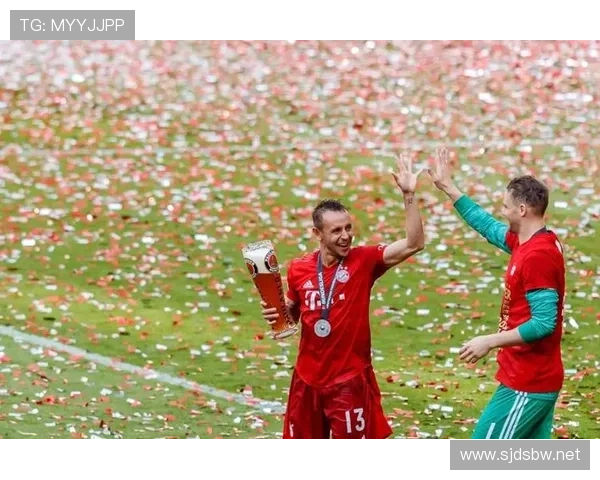 拉菲尼亚与罗本对比：左脚内切技术的效率与运用差异