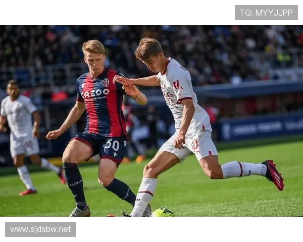 AC米兰中场与边路脱节,控制力不足问题逐步反映在比赛走势中 AC米兰中场与边路脱节,控制力不足问题逐步反映在比赛走势中
