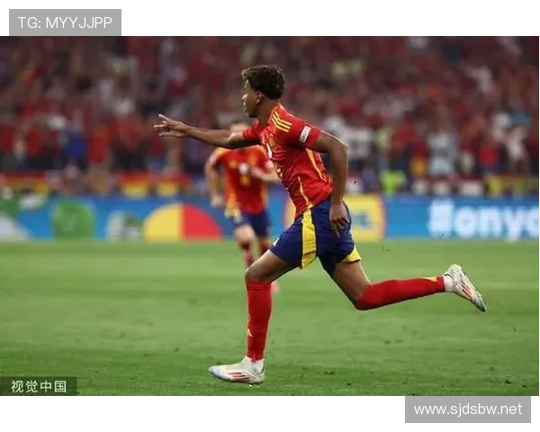 拉明·亚马尔:欧洲杯夺冠,最年轻冠军成员之一 拉明·亚马尔:欧洲杯夺冠,最年轻冠军成员之一