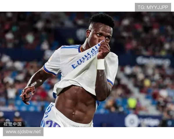 维尼修斯与本泽马的化学反应如何激活前者