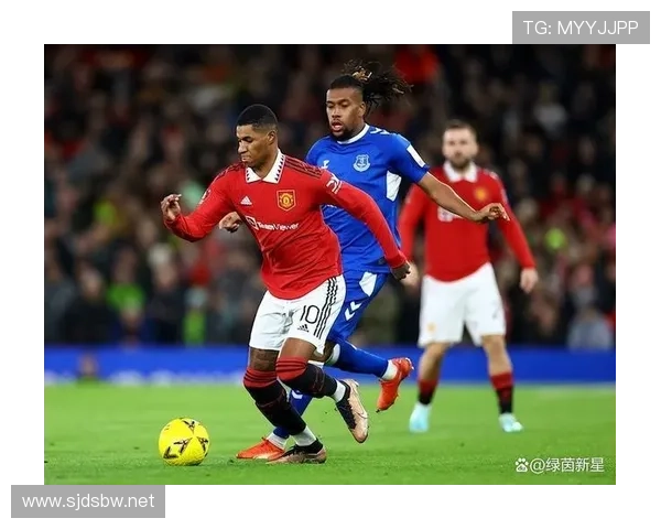 阿尔瓦雷斯与拉什福德多位置属性对比：战术兼容性差异在哪？