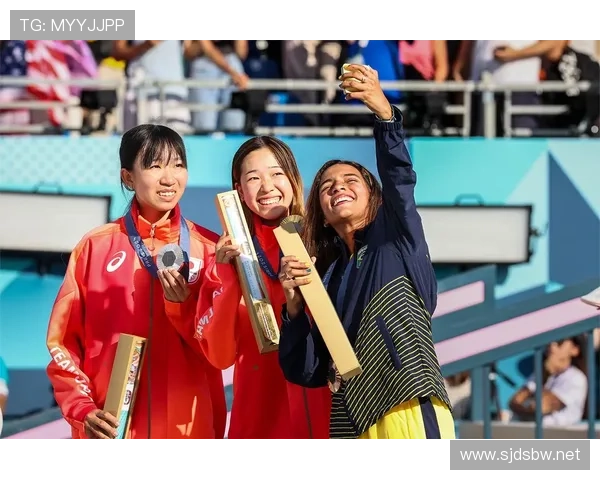 李诗沣训练完直接打车去米其林三星，这自律和享受切换得也太丝滑了