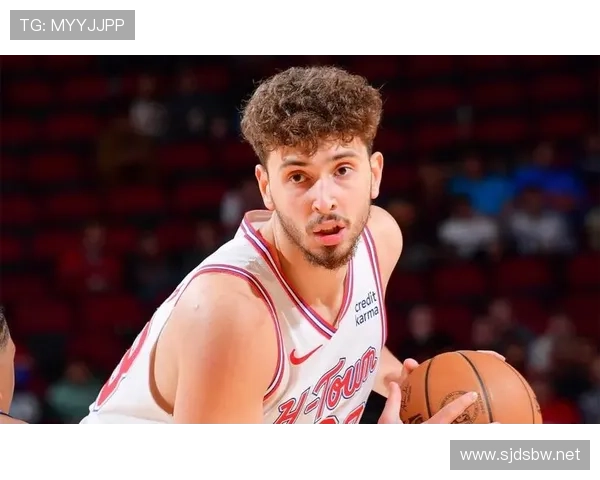 申京突破护筐制造多次二次进攻显著提升太阳内线攻防效率