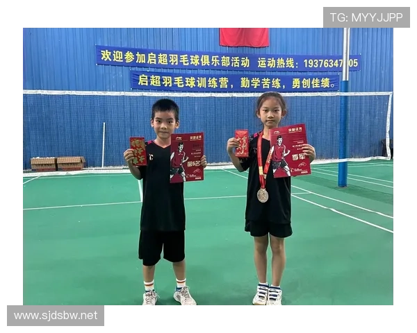 谌龙训练完顺手给老婆买了个包，价格够我交三年房租