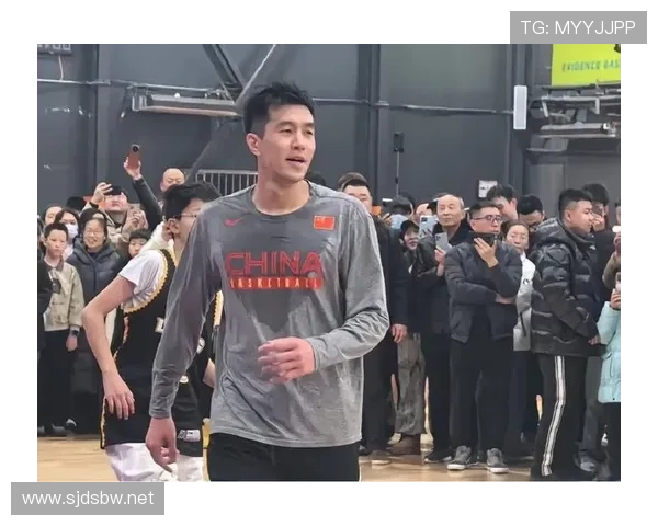 郭艾伦训练完直接开炸外卖，家里这日子比我还接地气！